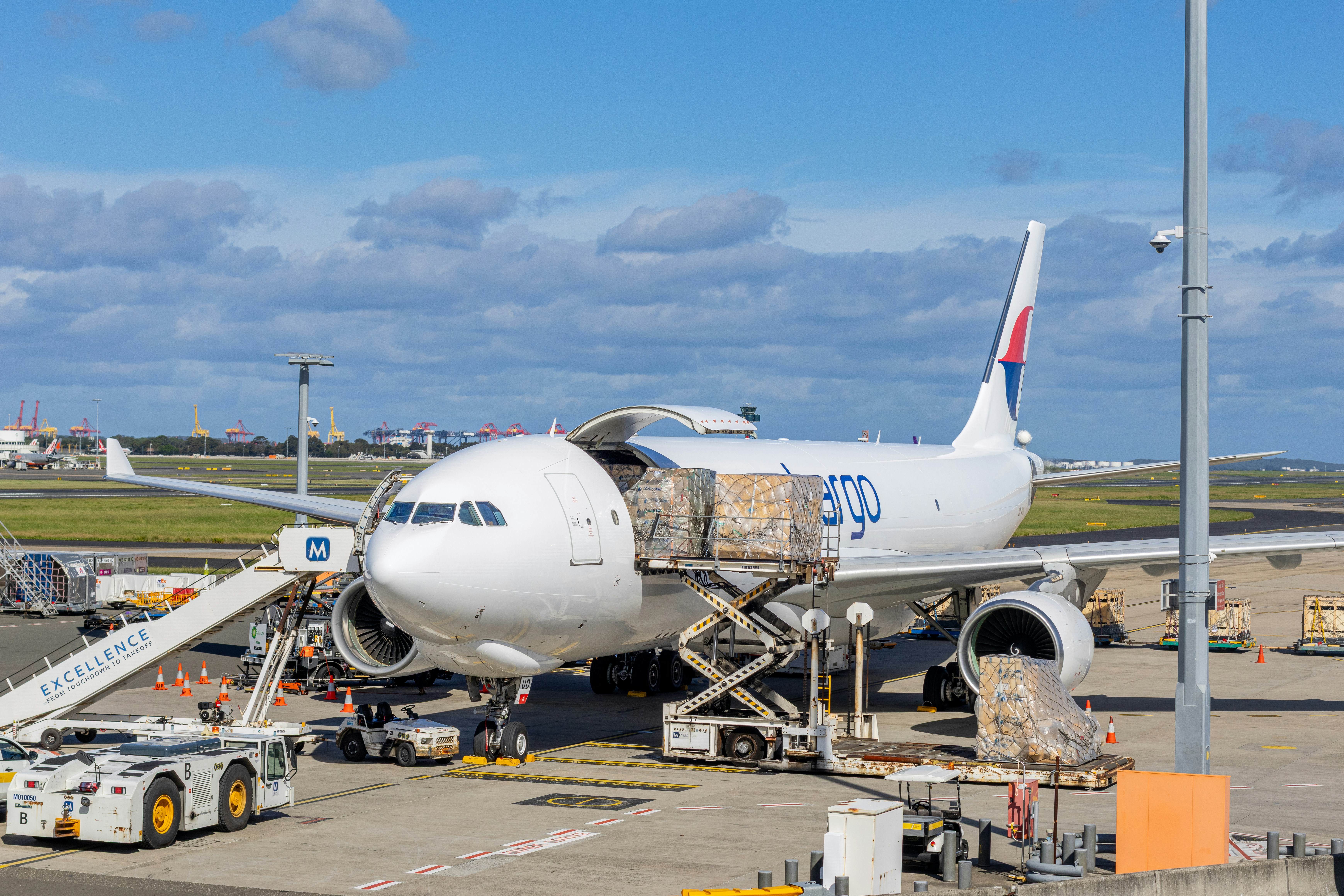 Cargo strategy & best-in-class cargo airport benchmark for Middle East Airport